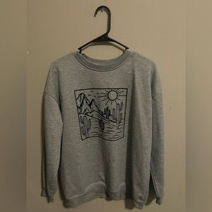Gray long-sleeve shirt with a desert scene